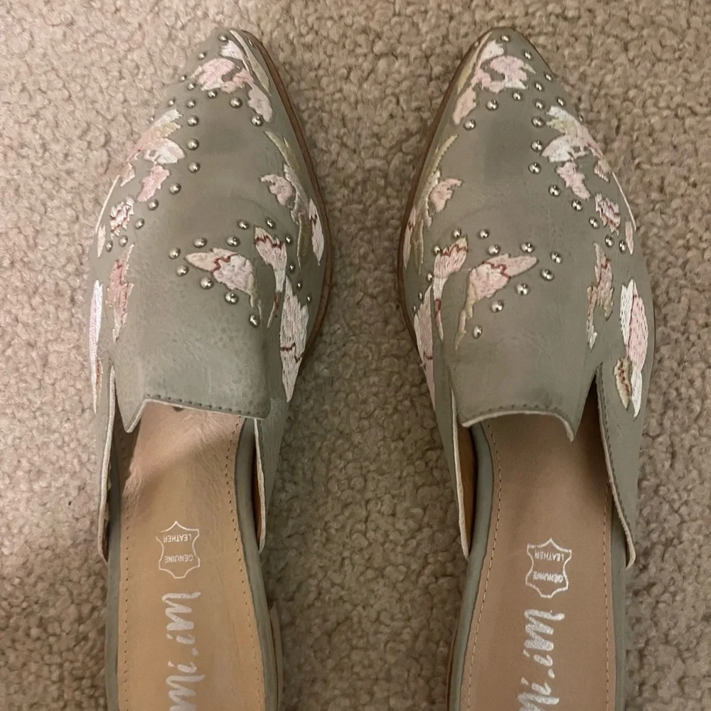 Mi.iM Women's Green Floral Embroidered Flats - Picture 1 of 5